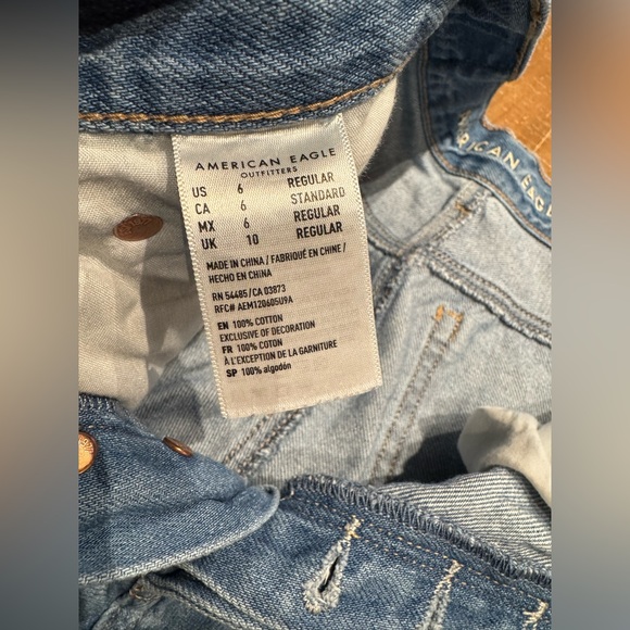 American Eagle Distressed Button Fly Hi-Rise Girlfriend Jeans - Picture 4 of 16